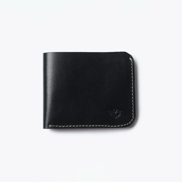 Vogue Flair’s black Rogue billfold is compact enough to slip into your chest or trouser pocket without creating too much bulk. It’s made from full grain cow leather, detailed with our logo at the front and fitted with six card slots and one bill sleeves.