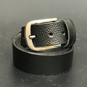 Casual Edges 35mm width 3mm thickness This jet black narrow and formal belt is prepared in vegetable-tanned buffalo leather. An everlasting article, that looks even better with use. A natural authentic leather fashion accessory for men, who loves to wear real products. Mender Leather Factory is specialized in real leather and leading manufacturer from Asia. We have been exporting to the USA, Canada, and Australia since 1989.