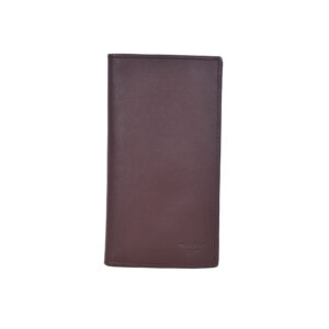This brown deluxe long billfold is impeccably made from timeless leather with minimal detailing, so the sleek, seamless construction takes focus. The perfect size to slip into your coat’s pocket, it has sufficient slots to keep your notes and cards organized.