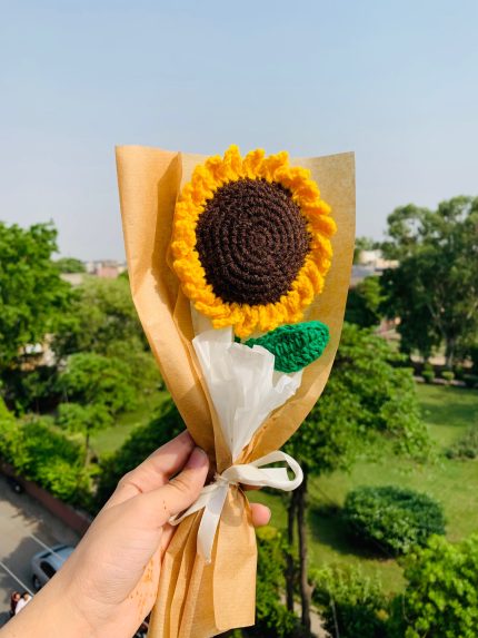 Handmade crochet sunflower bouquet wrapped in khaki with a custom stamped note – perfect gift for birthdays or graduations