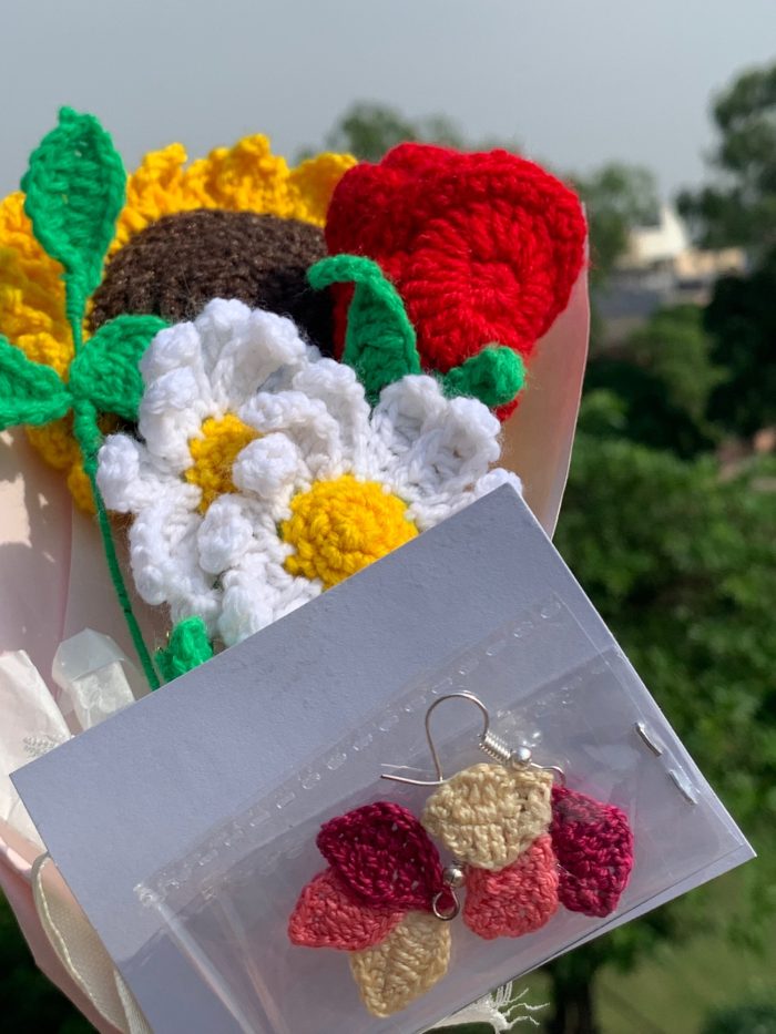 Handmade Crochet Flower Bouquet with Custom Stamped Note – Perfect Gift for Mother’s Day or Graduation