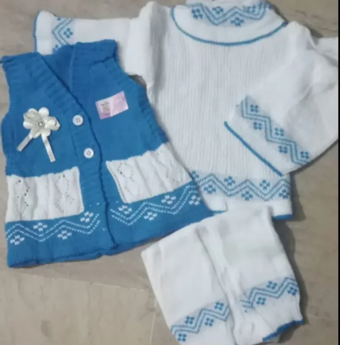 Handmade woolen 4-piece baby winter outfit in customizable sizes and colors for newborns and toddlers.